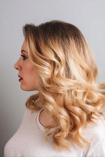 12 honey-blonde-ombre-mid-length-curly-hair_pp