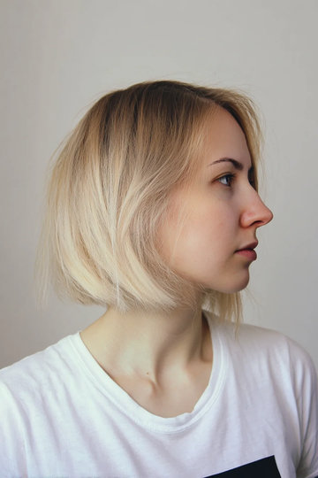 12 platinum-blonde-balayage-wavy-ear-length-bob_pp