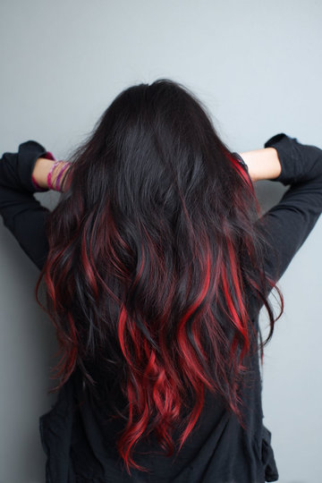 13 long-wavy-black-hair-bright-red-balayage-highlights_pp