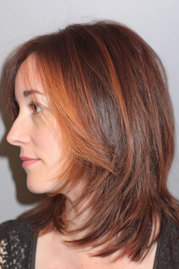 15 auburn-copper-brown-warm-highlights-layered-shoulder-length-straight_pp