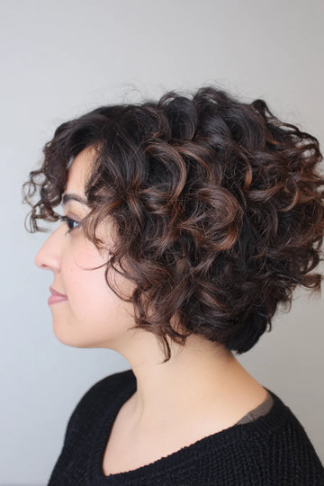 15 golden-blonde-balayage-wavy-ear-length-bob_pp