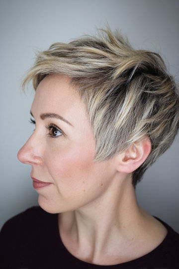 16 Blonde_Balayage_Choppy_Pixie_Dark_Roots_pp