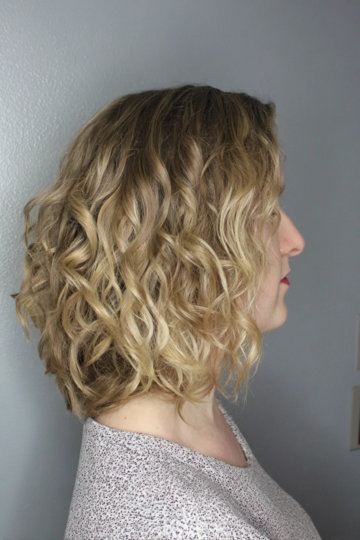 17 Golden-Blonde-Medium-Bob-All-Over-Layers-curly Textured_pp