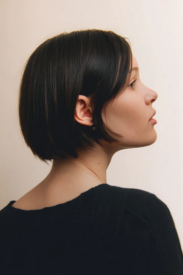 17 jet-black-straight-blunt-ear-length-bob_pp