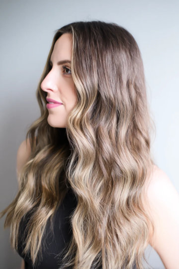 17 long-wavy-ash-blonde-dark-root-balayage_pp