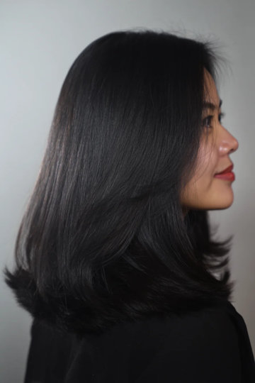 18 Jet-Black-Medium-Length-Blunt-Ends-Minimal-Layers-Sleek_pp