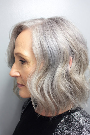 19 medium-wavy-bob-silver-ash-grey-dimensional-color_pp