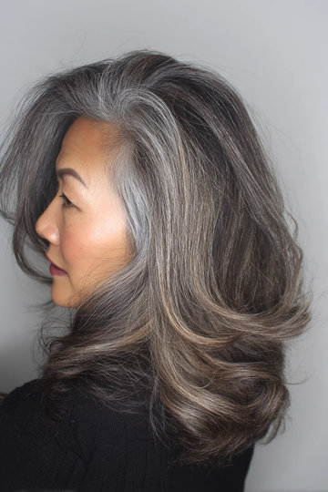 20 salt-pepper-silver-dark-brown-natural-gray-long-layered-wavy_pp