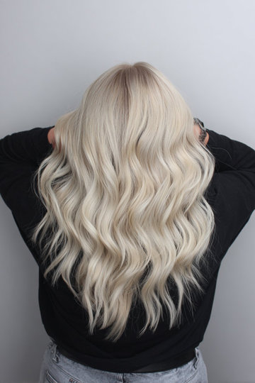 21 Platinum_Blonde_Long_Wavy_Hair_pp