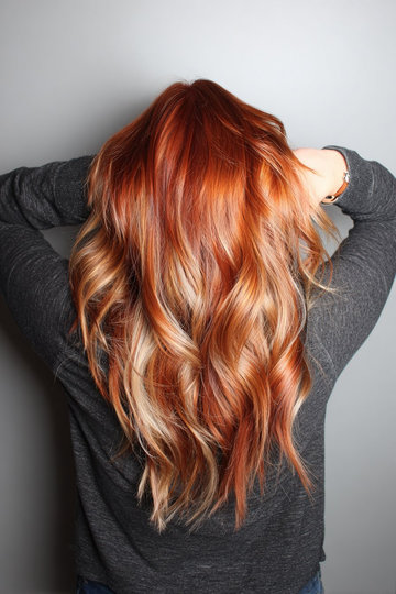 23 Copper-Balayage-Golden-Blonde-Highlights-Long-Wavy_pp