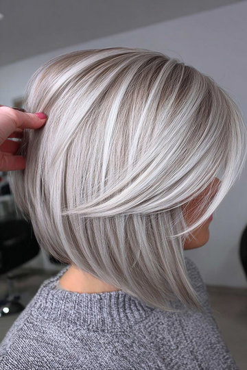 25 short-angled-bob-silver-platinum-brown-taupe-lowlights_pp