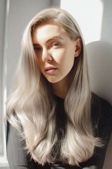 28 Ash-Blonde-Long-Straight-Center-Part-Natural_pp