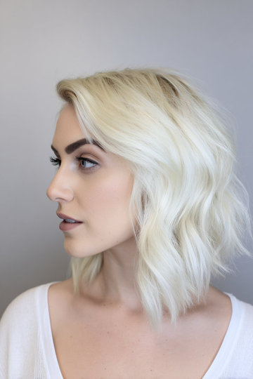 28 Icy_Platinum_Blonde_Wavy_Bob_Chin_Length_pp