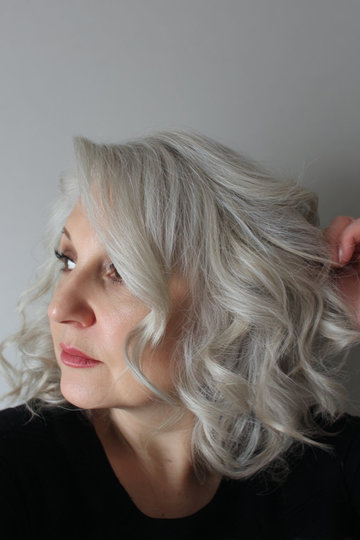 28 medium-curly-bob-silver-ash-blonde-tousled-waves_pp