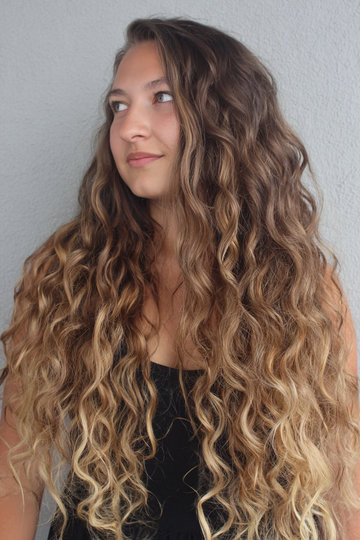 33 Golden_Blonde_Balayage_Extra_Long_Wavy_Hair_pp