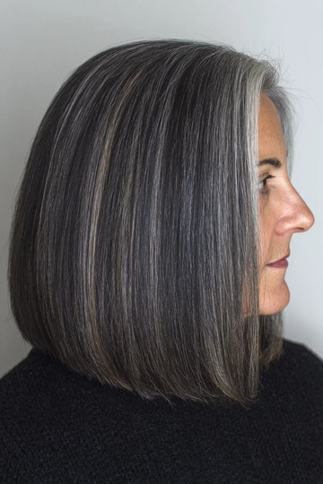 4 salt-pepper-charcoal-silver-natural-gray-medium-bob-straight_pp