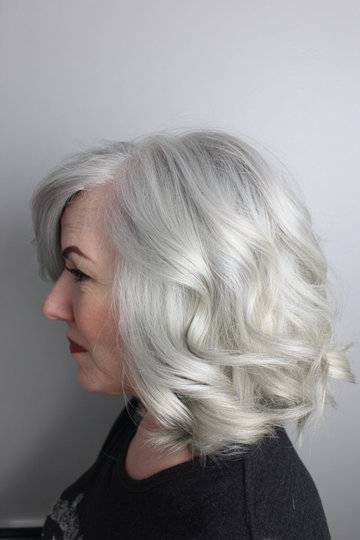 6 medium-wavy-lob-bright-white-platinum-grey-shadow-roots_pp