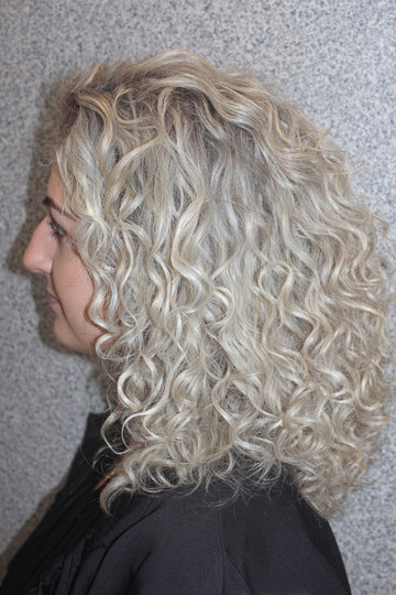 8 ash-blonde-balayage-long-curly-hair_pp