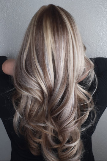 9 Light-Brown-Icy-Platinum-Blonde-Balayage-Long-Wavy-Hair_pp