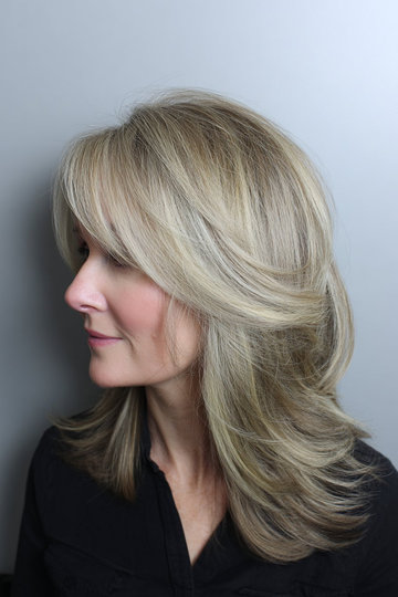 10 champagne-blonde-highlights-medium-layers_pin