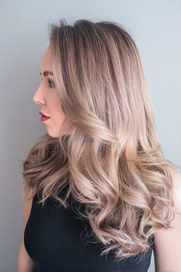 10 champagne-rose-blonde-balayage-dark-root-long-wavy-hair_pin
