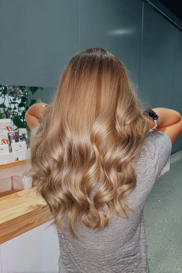 13 Honey_Bronde_Balayage_Long_Wavy_pin