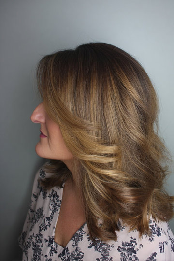 15 golden-blonde-balayage-medium-layers-side-swept_pin