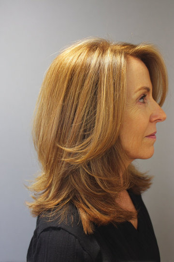 16 golden-honey-balayage-shoulder-length-layers_pin