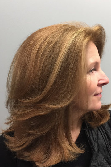 18 honey-blonde-balayage-medium-layered-cut_pin