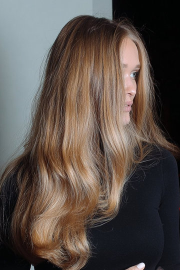 19 Honey_Brown_Golden_Balayage_Medium_Long_Wavy_Side_View_pin