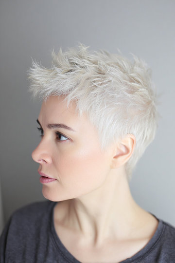 21 platinum-blonde-textured-spiky-short-pixie-thin-hair_pin