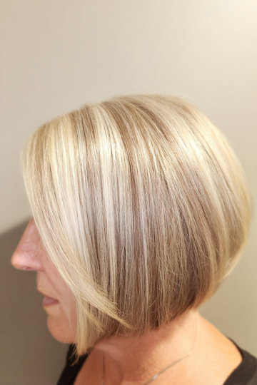 22 platinum-blonde-sleek-bob-chin-length_pin
