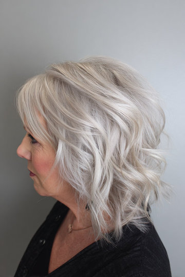 25 platinum-white-blonde-medium-layered-bob_pin