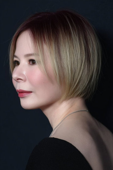 4 a platinum-blonde-shadow-roots-angled-chin-bob-fine-hair_pin