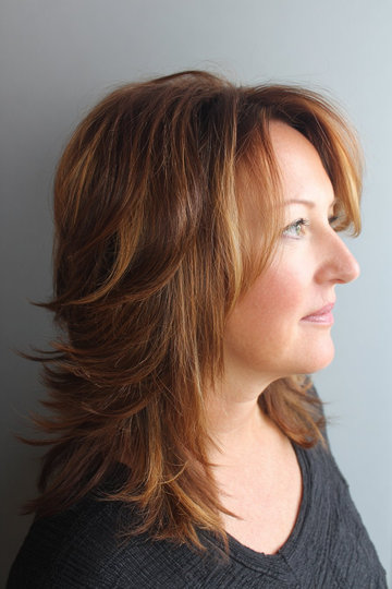 7 caramel-highlights-medium-layered-cut-side-bangs voluminous_pin
