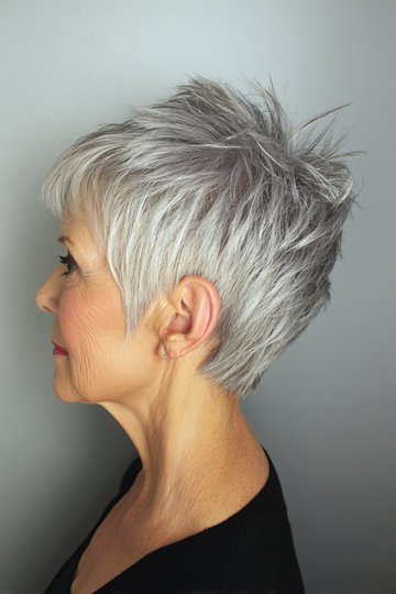 Short Hairstyles For Older Women 13_pp