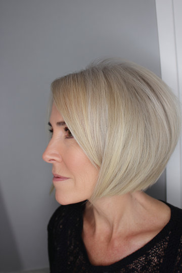 Short Hairstyles For Older Women 14_pp