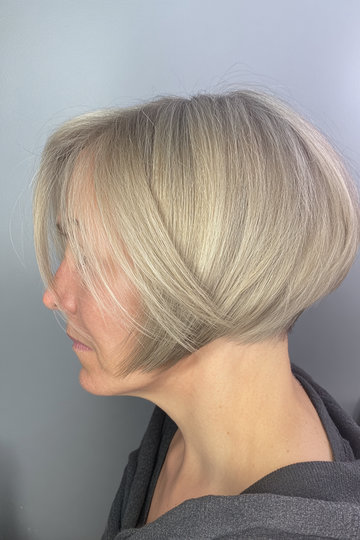 Short Hairstyles For Older Women 18_pp