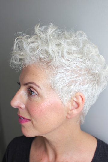 Short Hairstyles For Older Women 9_pp