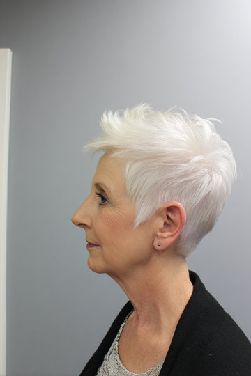 Short Hairstyles For Women Over 60 8_pp