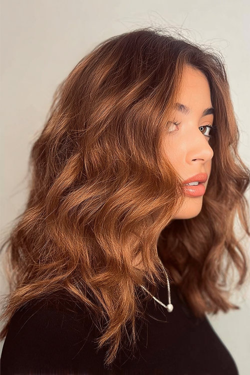 Low-Maintenance Wavy Haircuts for Busy Moms 10_pp