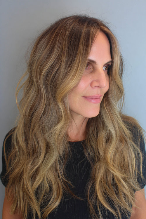 Low-Maintenance Wavy Haircuts for Busy Moms 14_pp