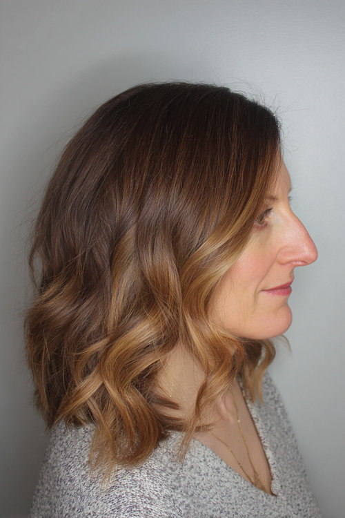 Low-Maintenance Wavy Haircuts for Busy Moms 15_pp