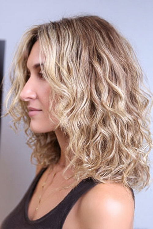 Low-Maintenance Wavy Haircuts for Busy Moms 19_pp