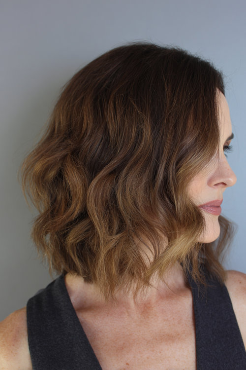 Low-Maintenance Wavy Haircuts for Busy Moms 22_pp