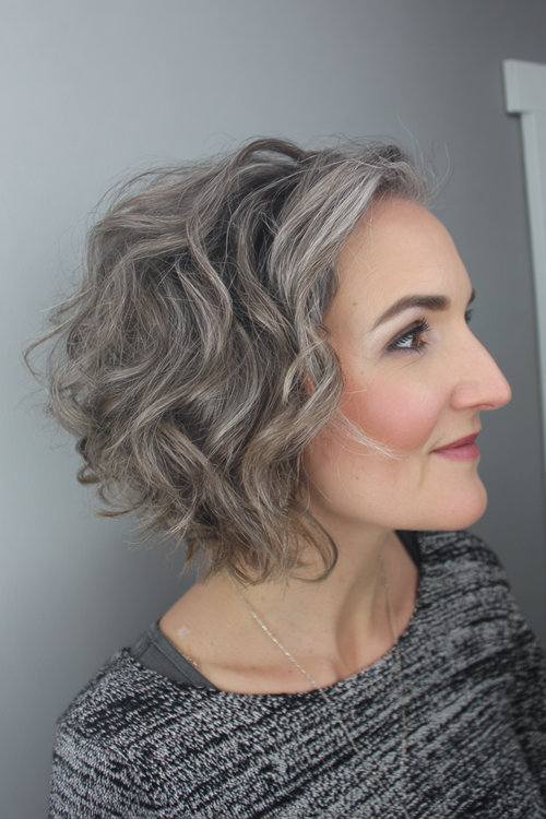 Low-Maintenance Wavy Haircuts for Busy Moms 2_pp