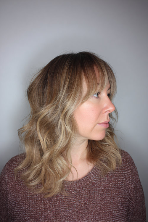Low-Maintenance Wavy Haircuts for Busy Moms 30_pp