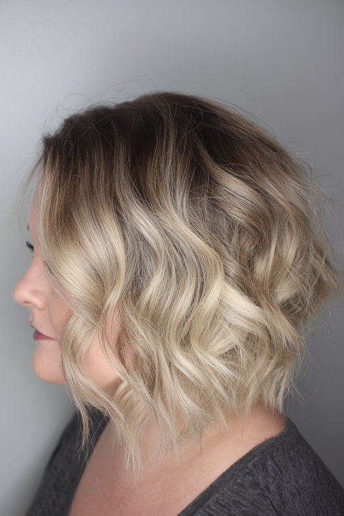 Low-Maintenance Wavy Haircuts for Busy Moms 34_pp