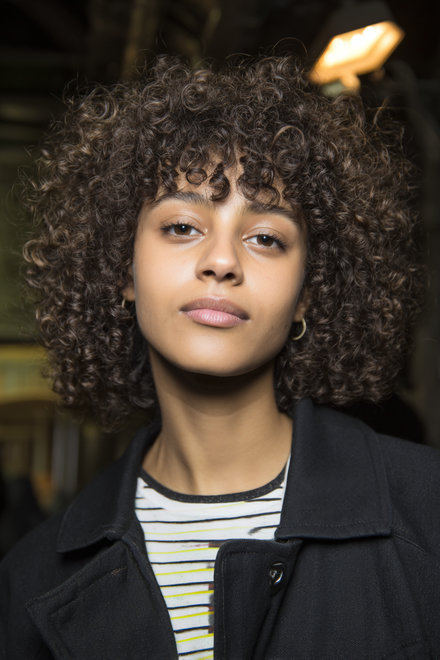 13 Curly Medium Cut With Natural Fringe_pp