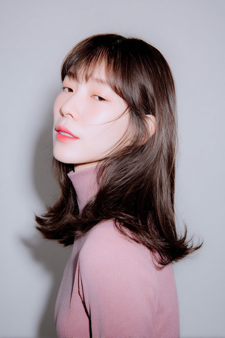 15 Clean Midi Cut With Subtle See-Through Bangs_pp